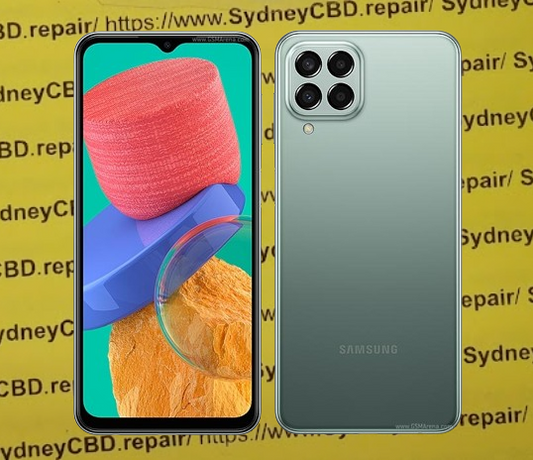What is the display quality of the Samsung M33 5G?