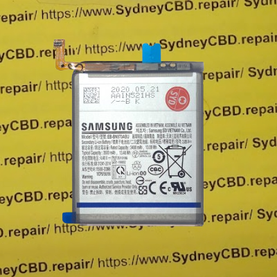 Does the Samsung Note 10 have a replaceable battery?