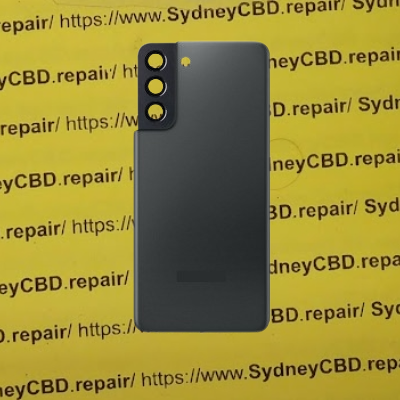 Does the Galaxy S21 have a glass back?